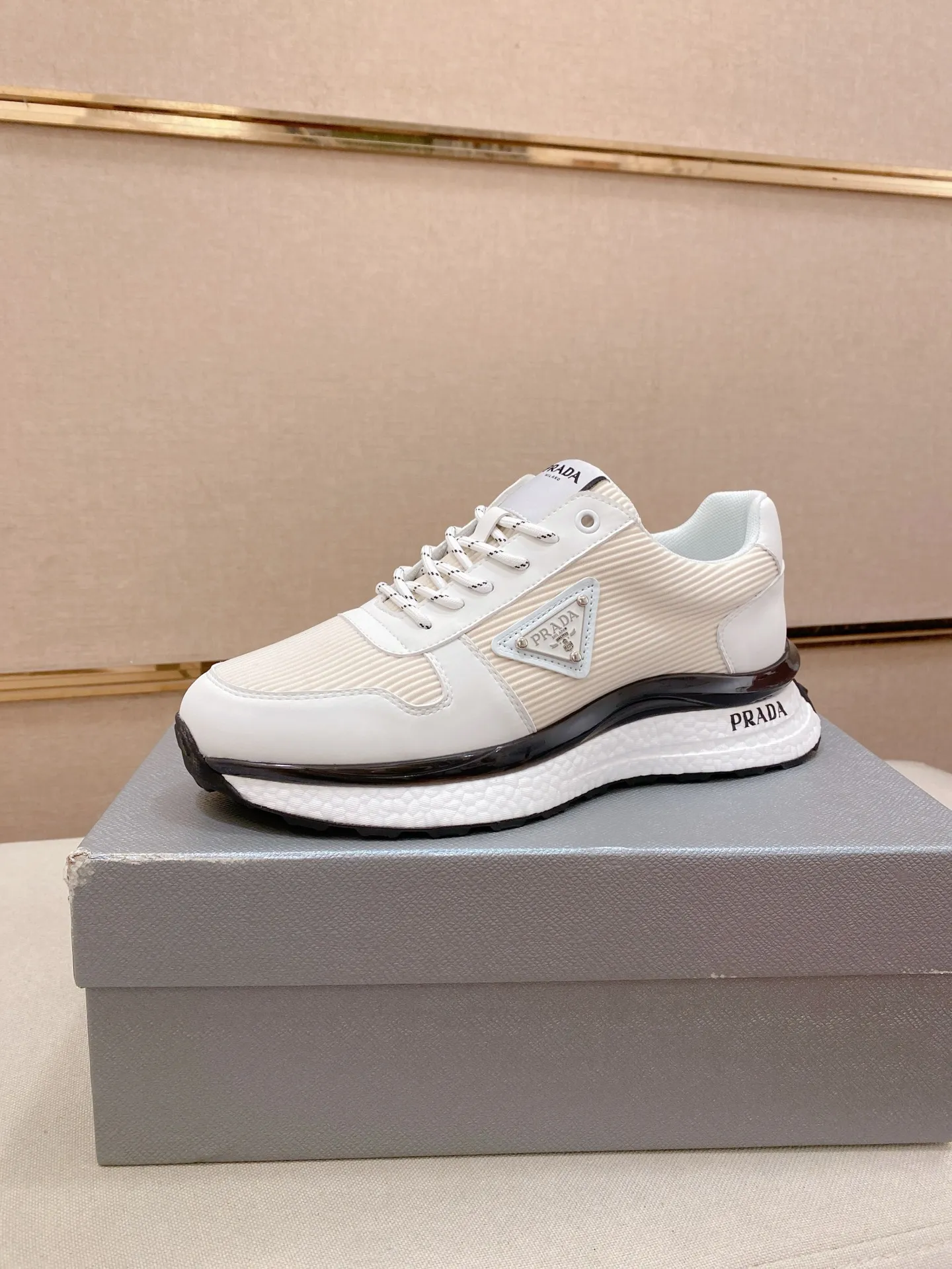 Men's shoes 💰: 462💰 [Prada～Prada] Trendy new styles are on the market. Same style as the official website. Counter quality. Original version. [Strong] [Strong] Imported selected first-layer cowhide. Comfortable and breathable sheepskin lining, fine workmanship, upper layer made of 100% pure cowhide, original last shape, comfortable on the feet, shoe sizes 38 to 44